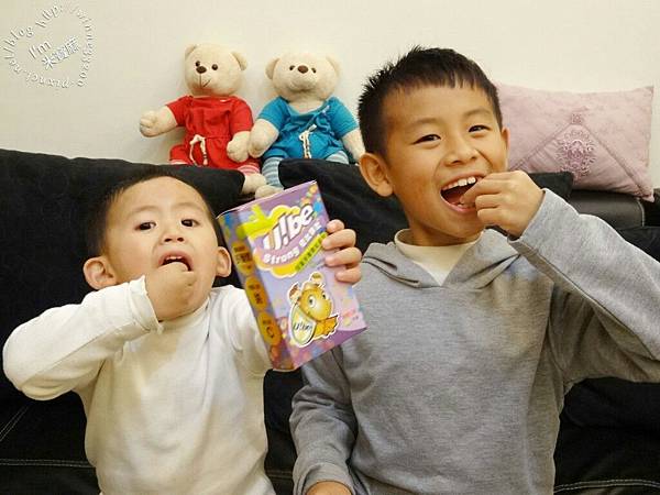 2個兒童吃小悠活兒童多醣體