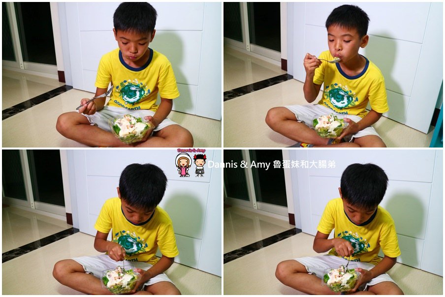 小男孩在吃沙拉